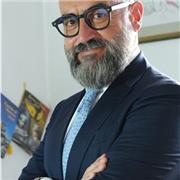 Avvocato impartisce lezioni di diritto (Costituzionale, Civile, UE, Trattamento dati)